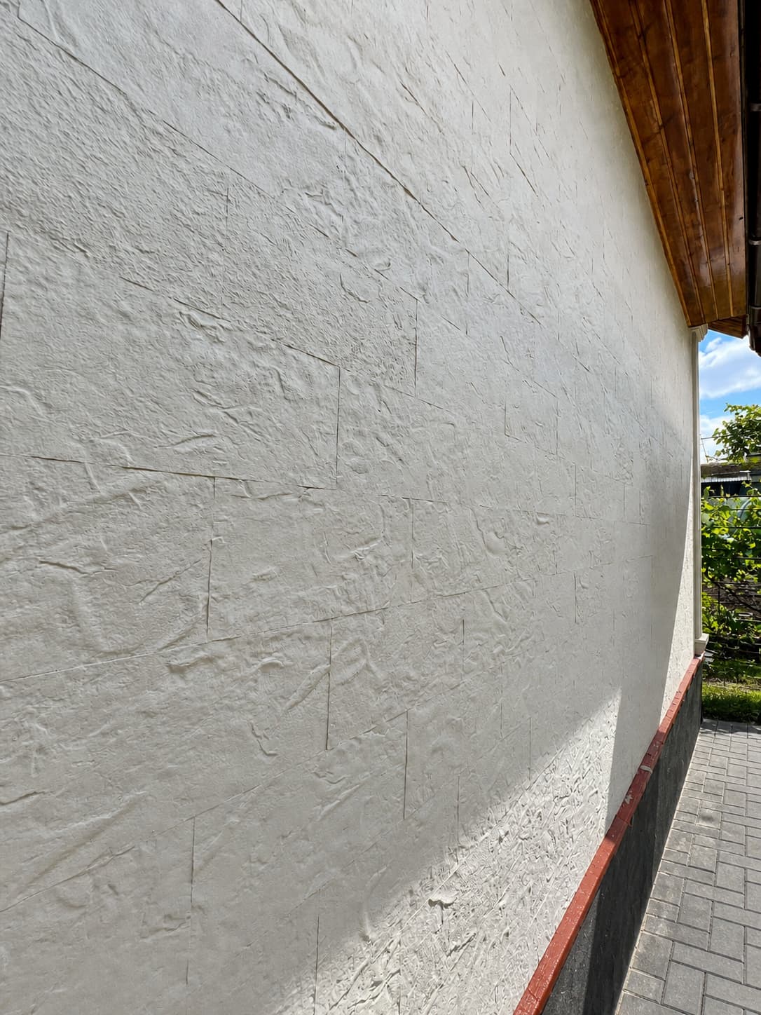 Ialoveni – cottage facade in flexible tiles — 2