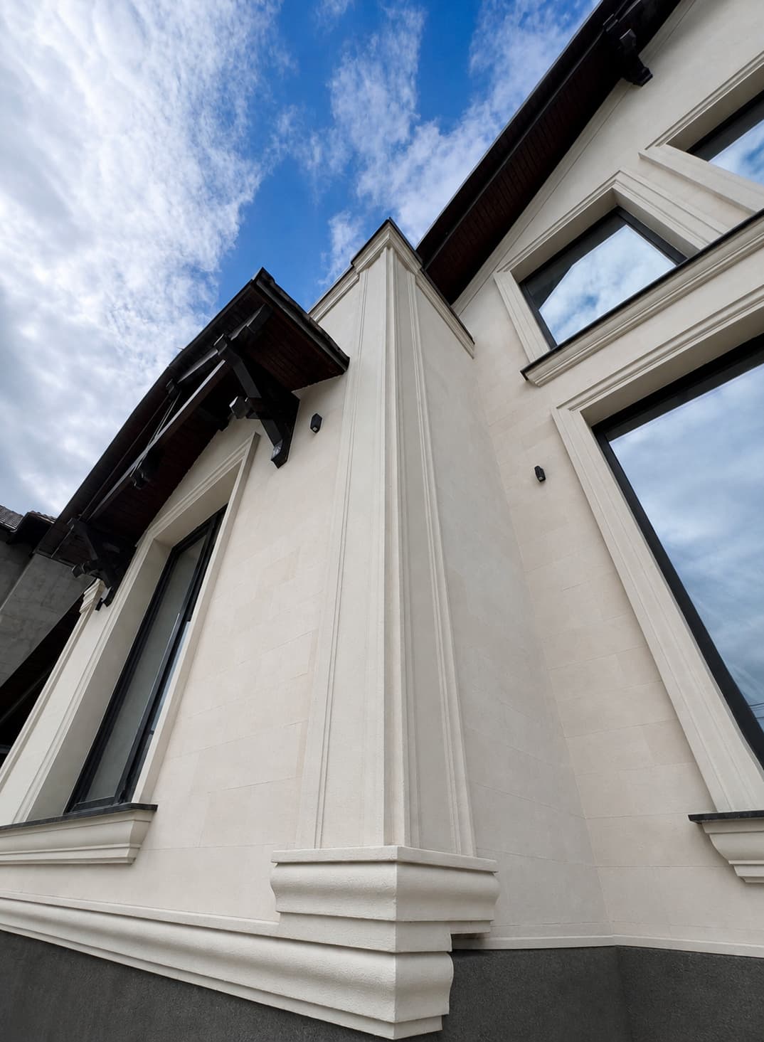 Ialoveni — the facade of a mansion clad in flexible tiles — 3