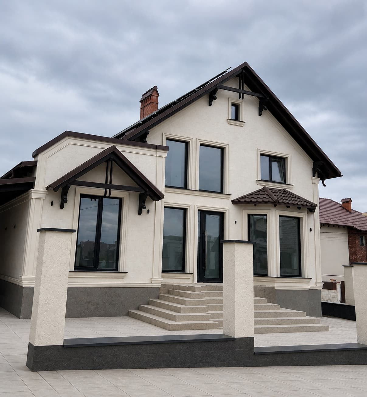 Ialoveni — the facade of a mansion clad in flexible tiles — 6