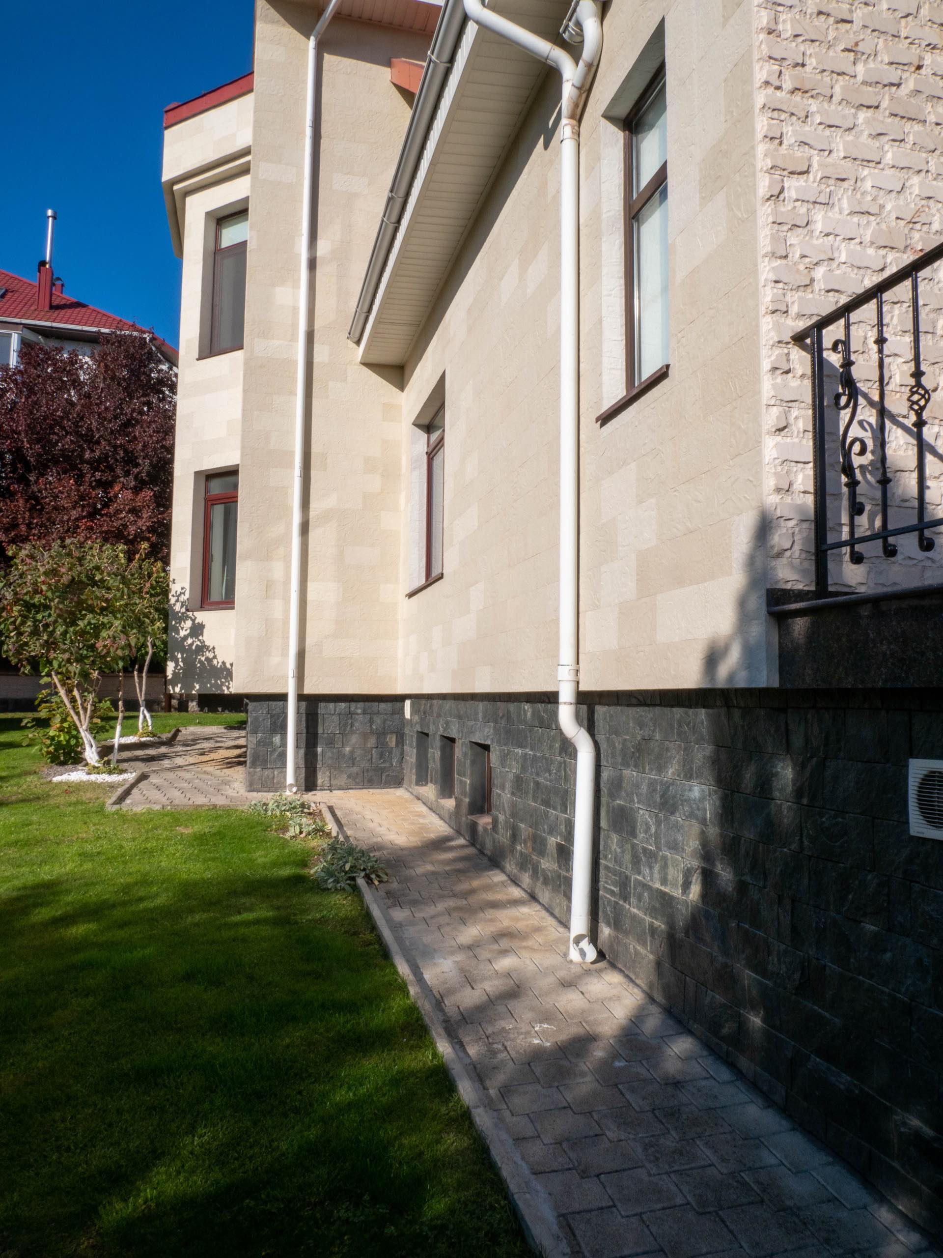 Flexible stone — private house in Telecentru — 35