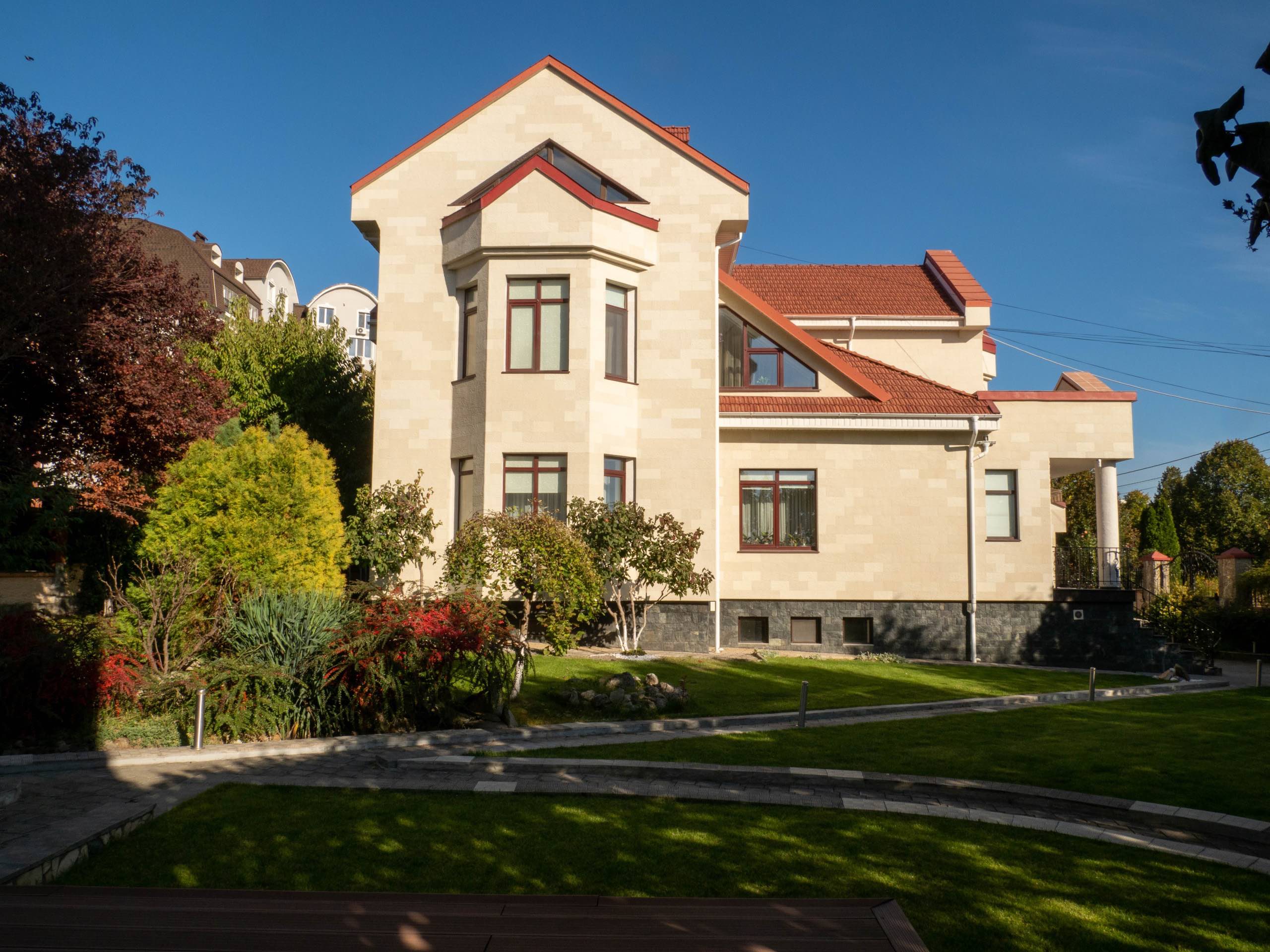 Flexible stone — private house in Telecentru — 55