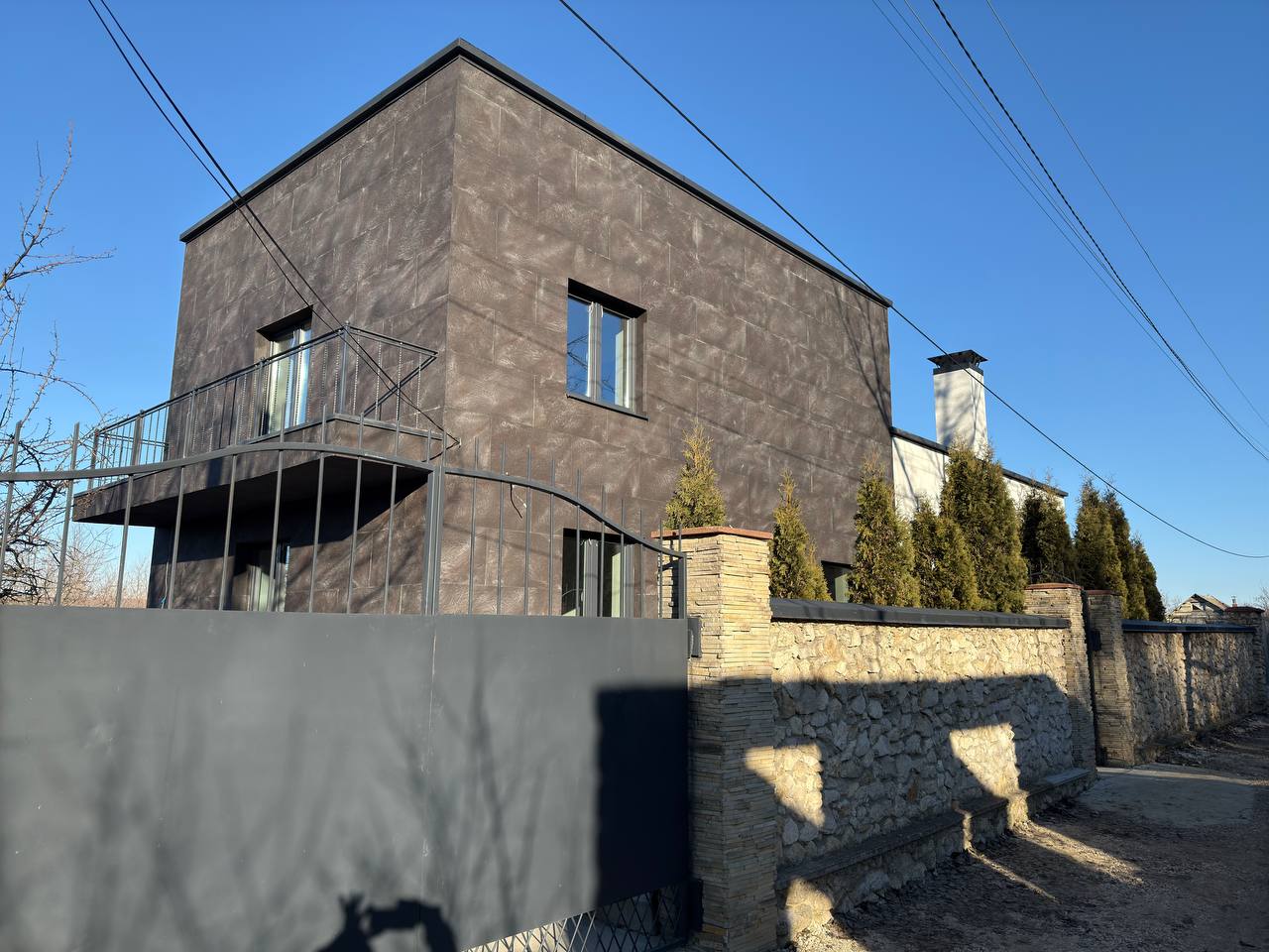 Pletaflex flexible panels — a house on the outskirts — 5