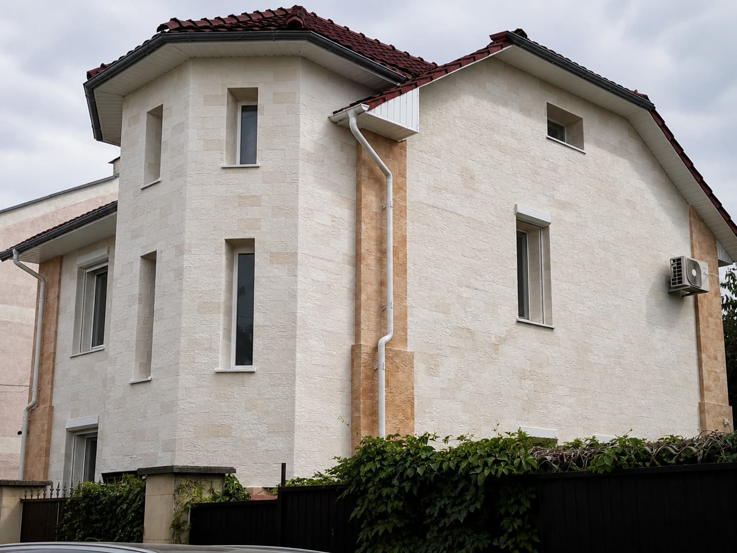 Flexible stone – private house in Vatra — 1