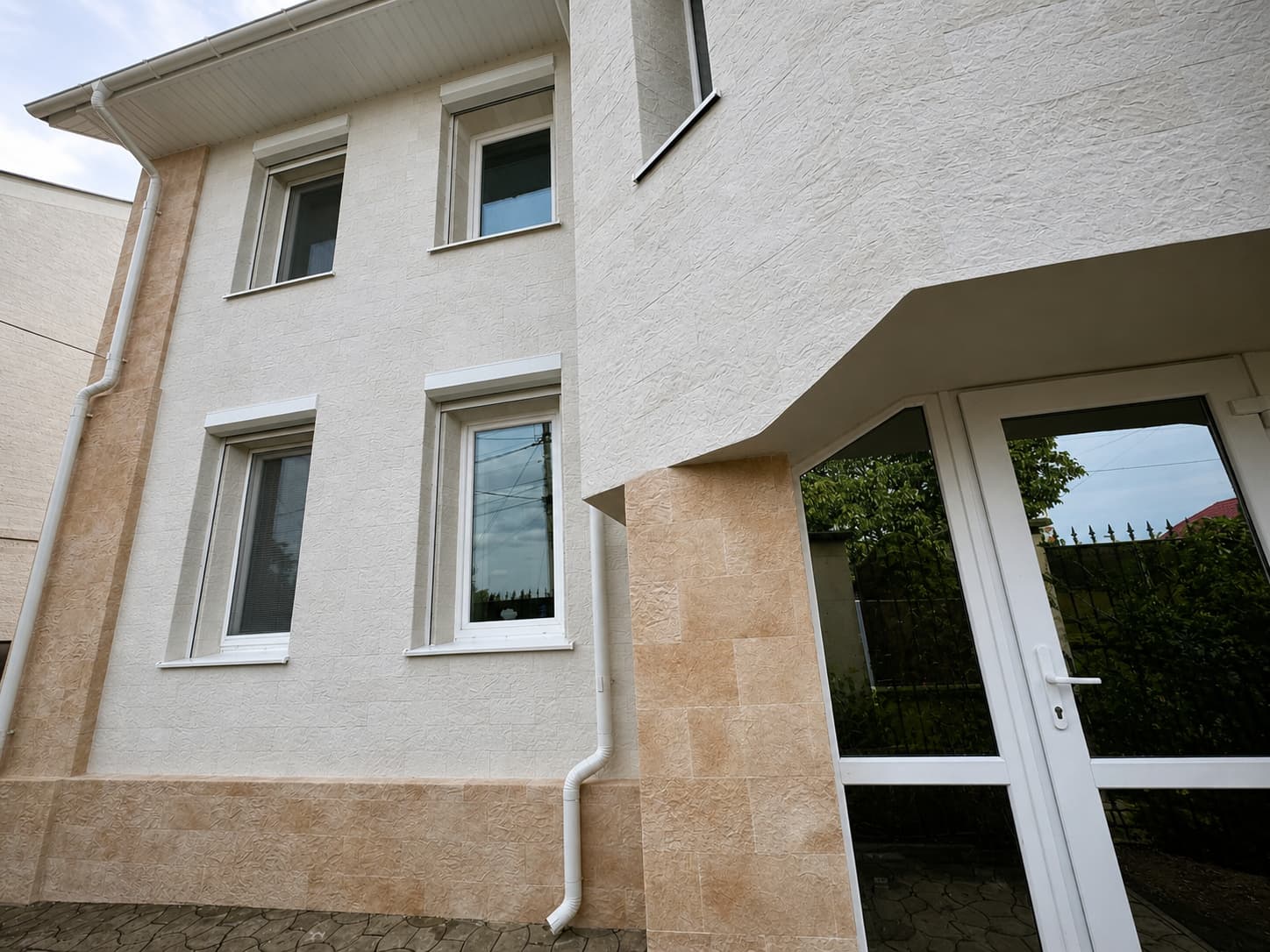Flexible stone – private house in Vatra — 2