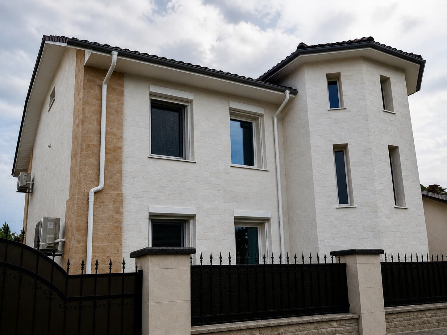 Flexible stone – private house in Vatra — 3