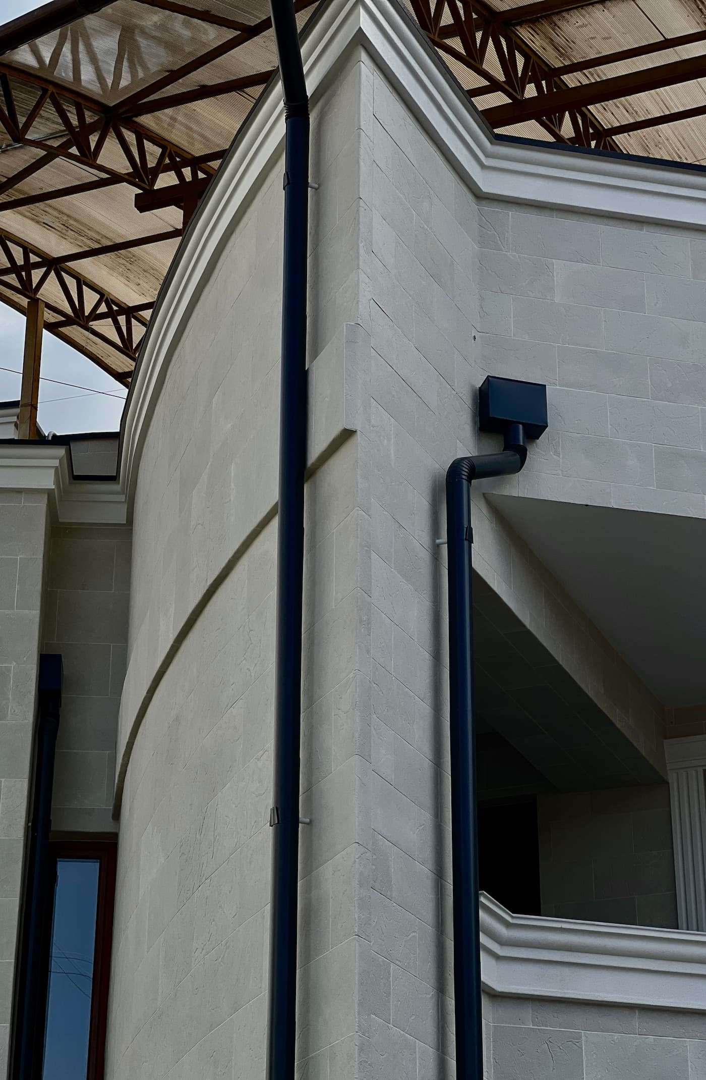 Flexible stone for the facade — building in Ciocana — 4