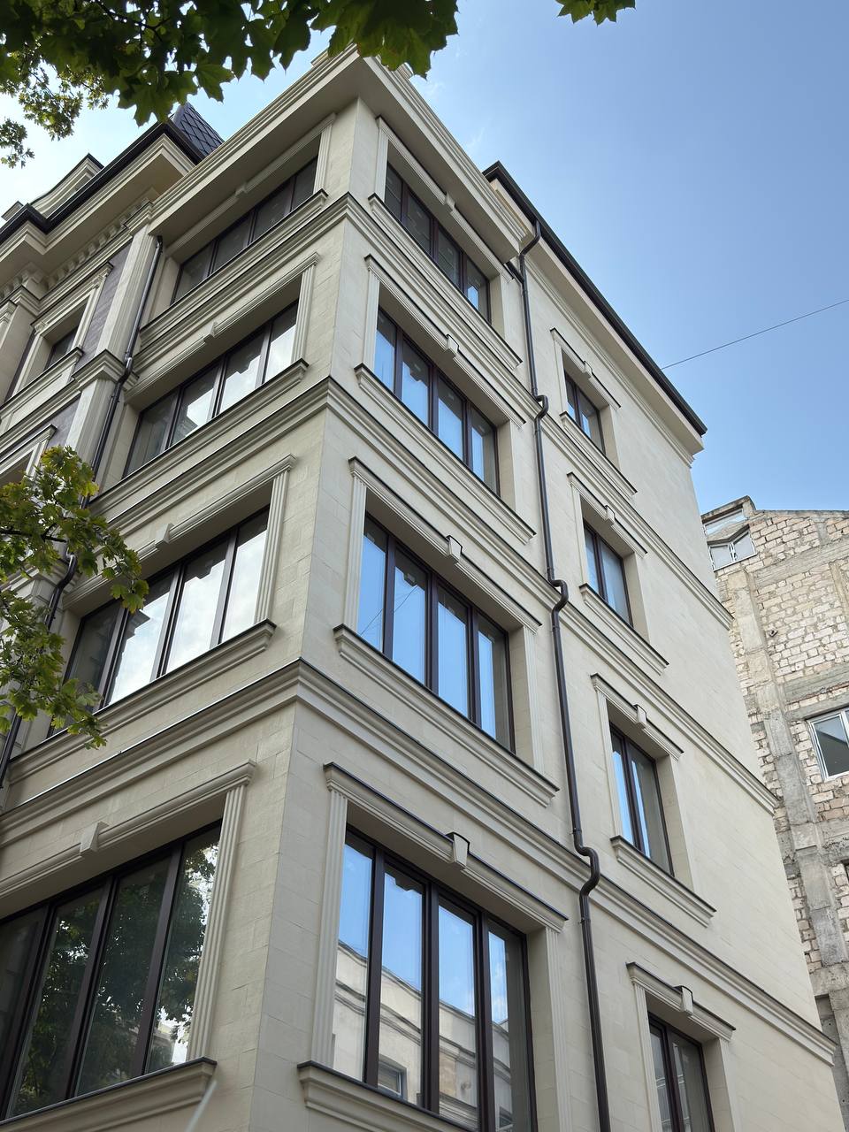 Flexible facade cladding — Crema De la Crema — 15