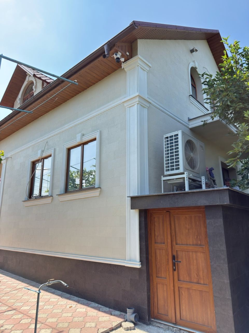 Pletaflex flexible facade cladding — house in Costești — 1