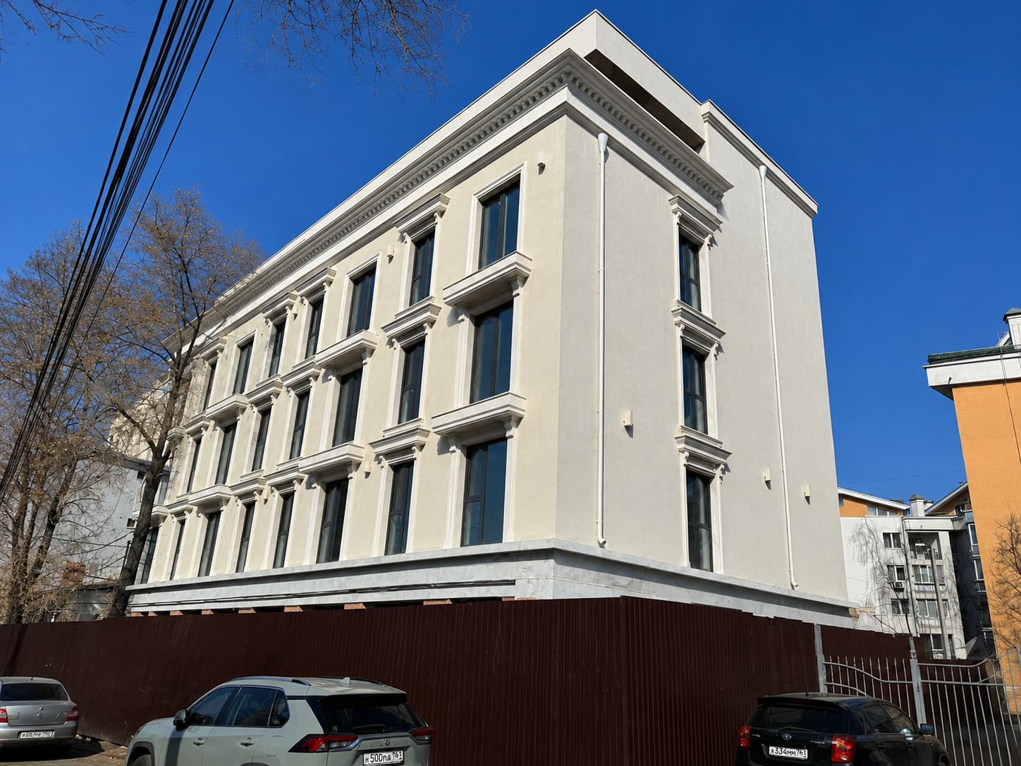 Flexible panels — multi-storey building in the city centre — 2