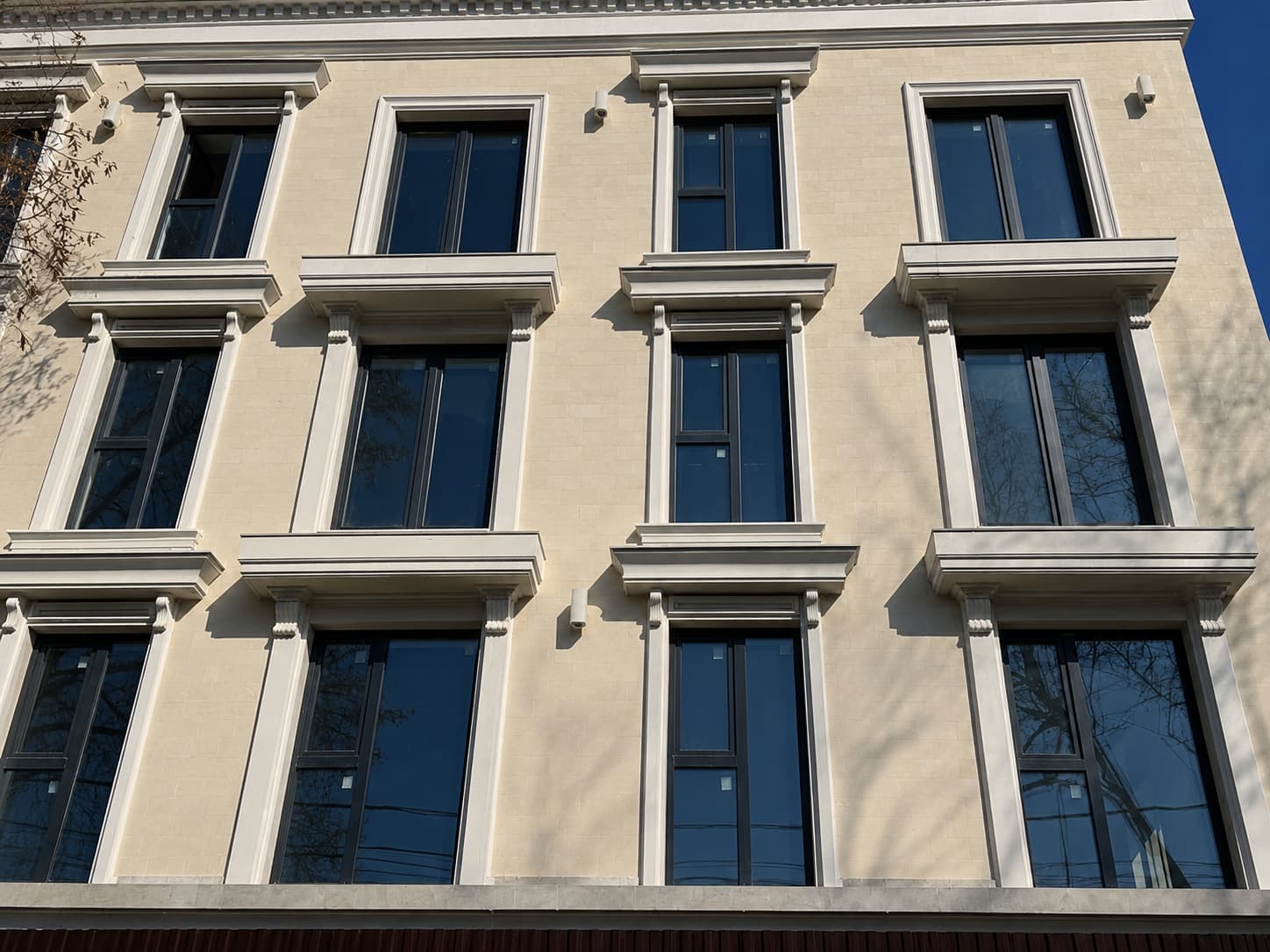 Flexible panels — multi-storey building in the city centre — 4