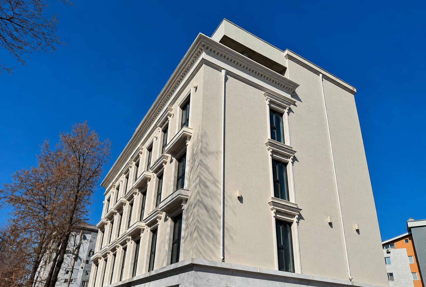 Flexible panels — multi-storey building in the city centre — 5