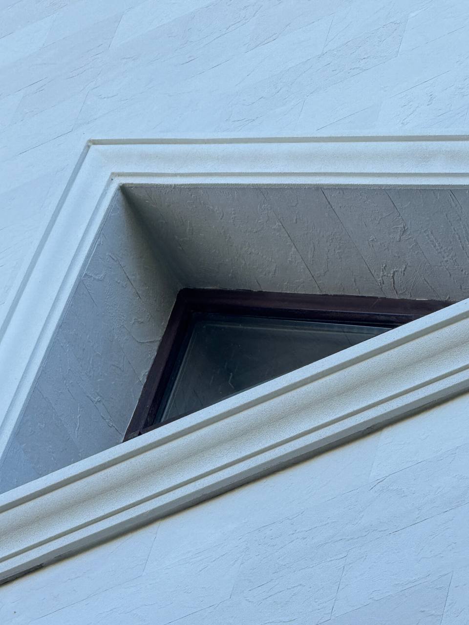 Flexible stone tiles for façades — house in Primaverii — 4