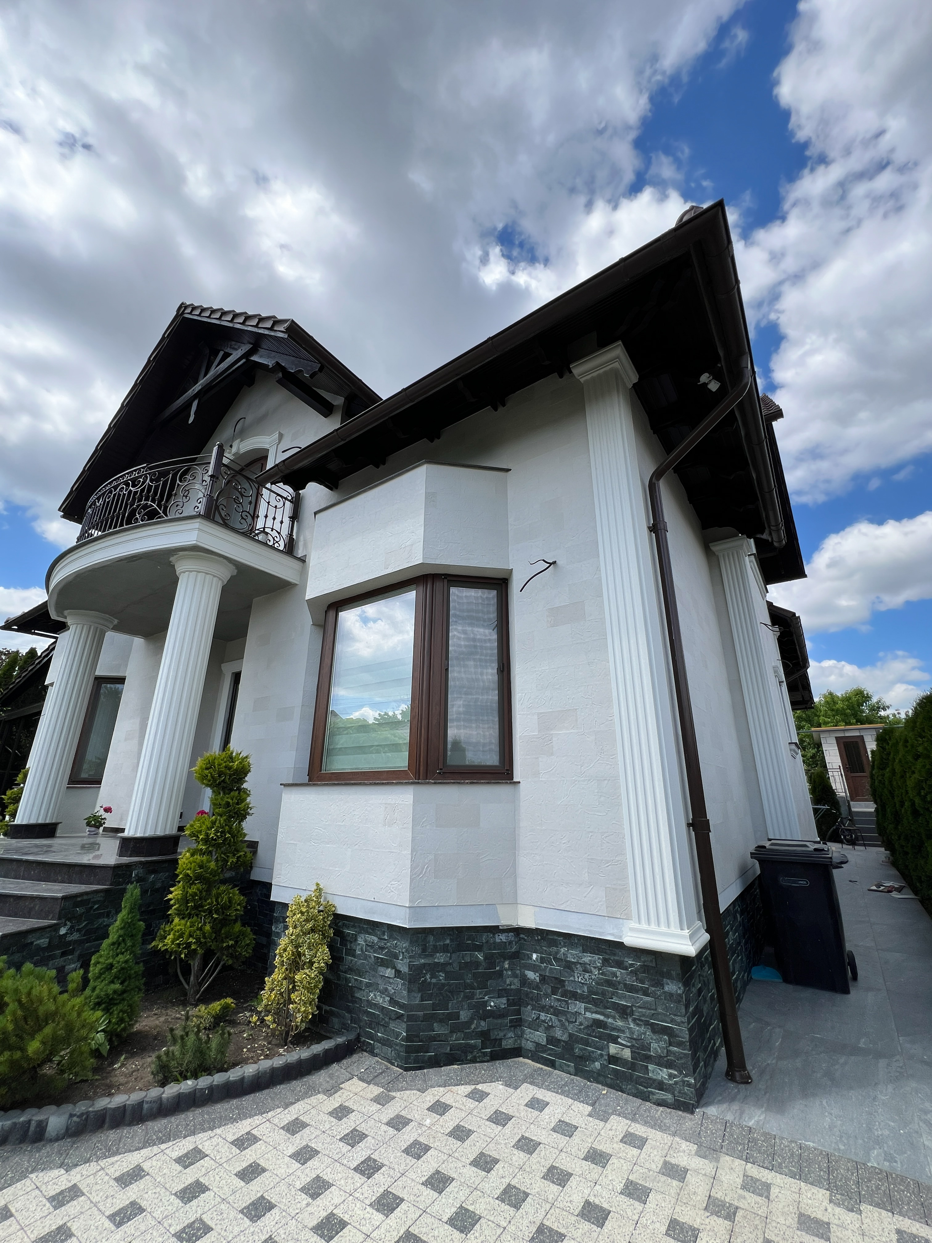 Flexible stone — the extended facade of a complex — 7
