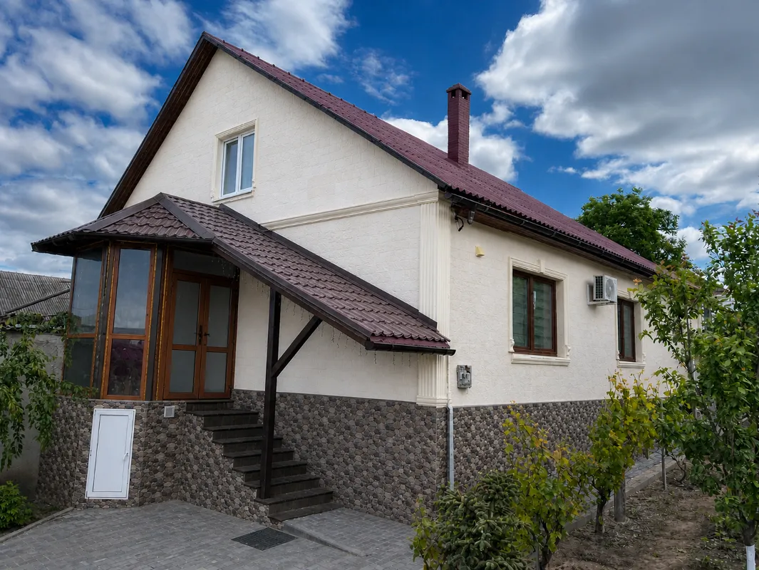 Ialoveni – cottage facade in flexible tiles