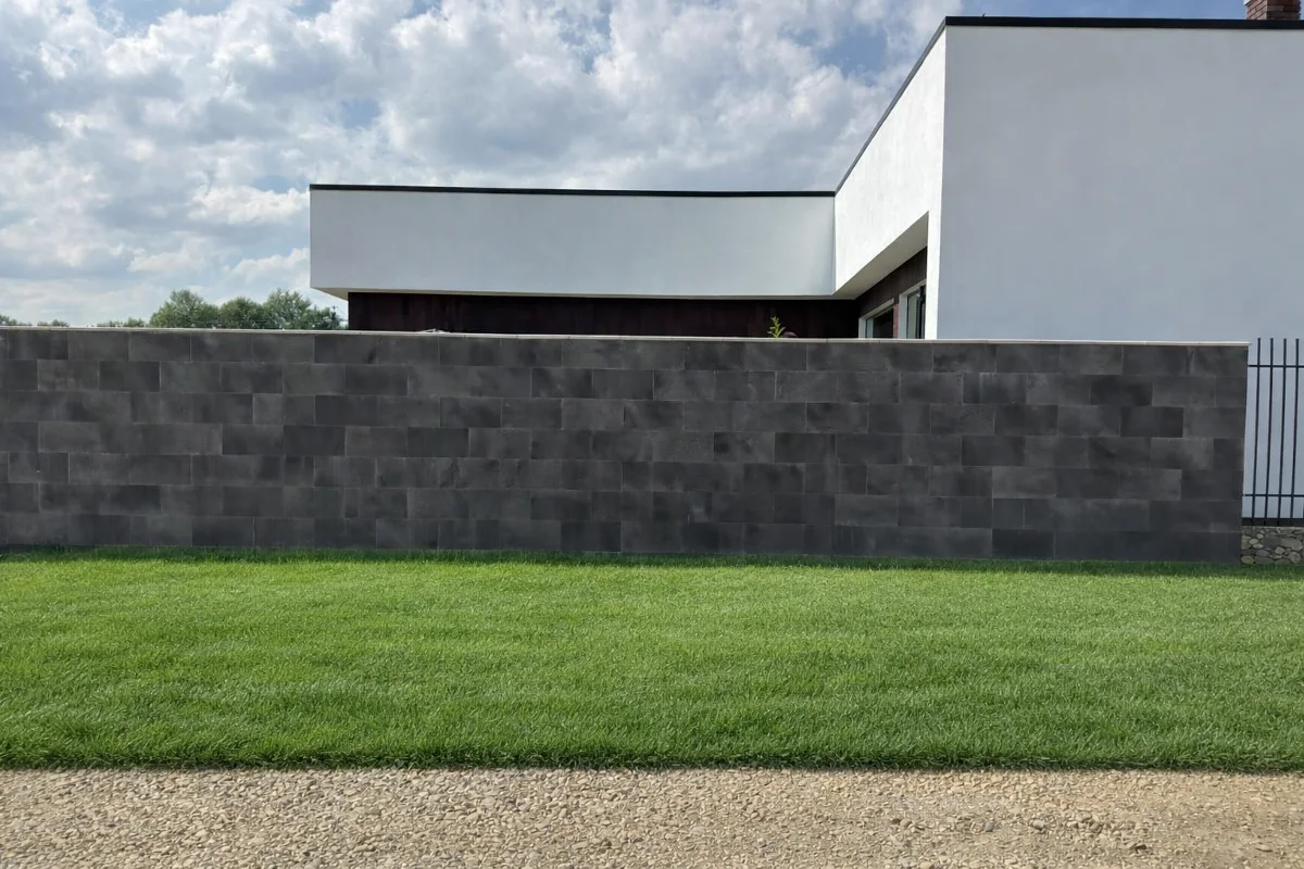 Flexible stone tile — fence in Bucharest